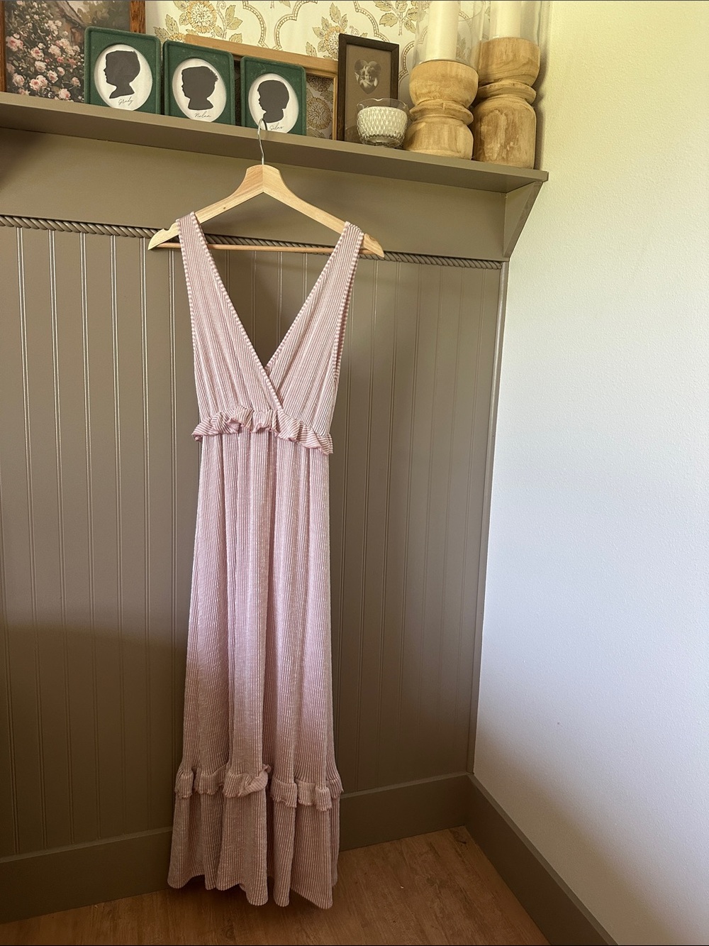 Sleeveless V-Neck Maxi Dress in Dusty Pink